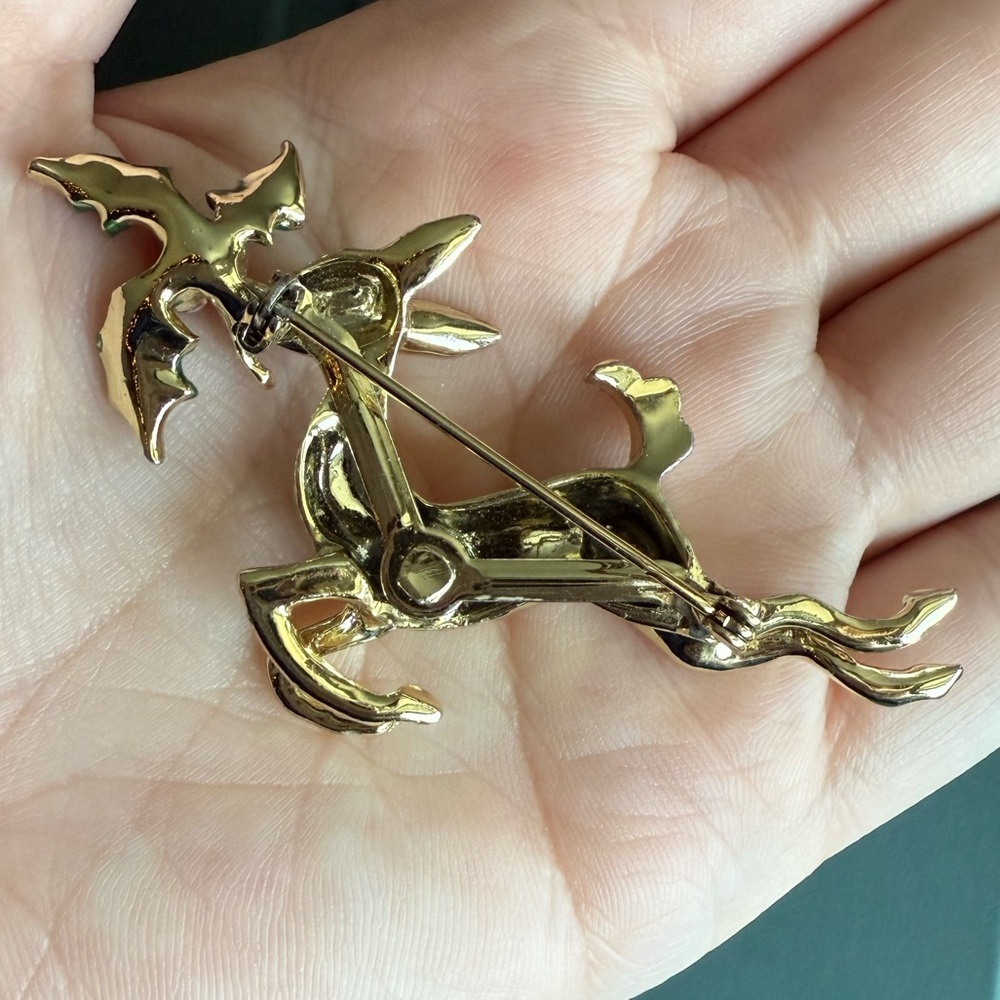 Vintage 80’s Gold Tone Christmas Reindeer Holly Brooch Pin - Picture 3 of 8
